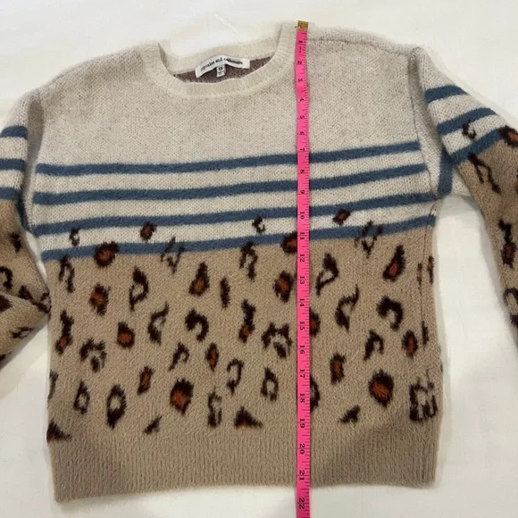 Cyndi Leopard Sweater by cupcakes and cashmere - Picture 7 of 9